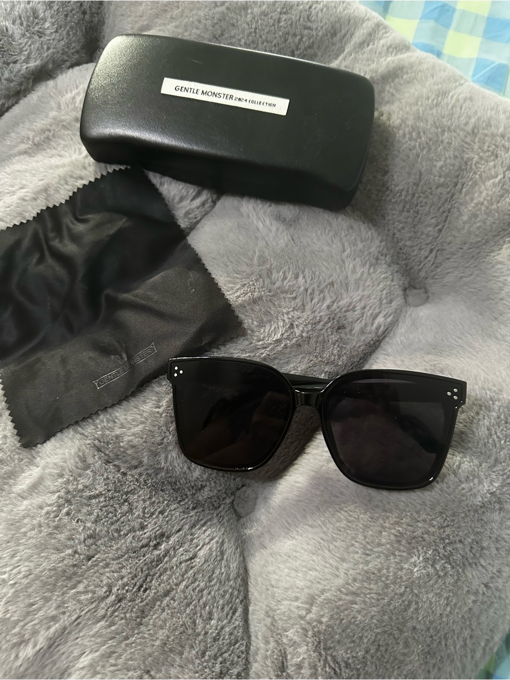 GENTLE MONSTER Black Oversized Cat-Eye Sunglasses